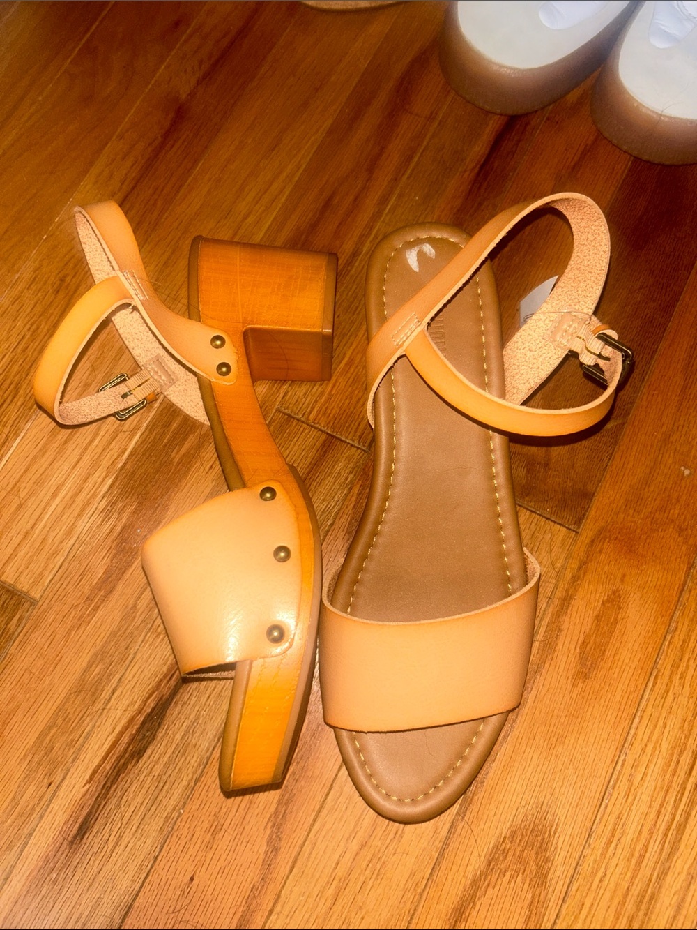 Women’s Neutral Tan Block Heel Ankle-Strap Sandals